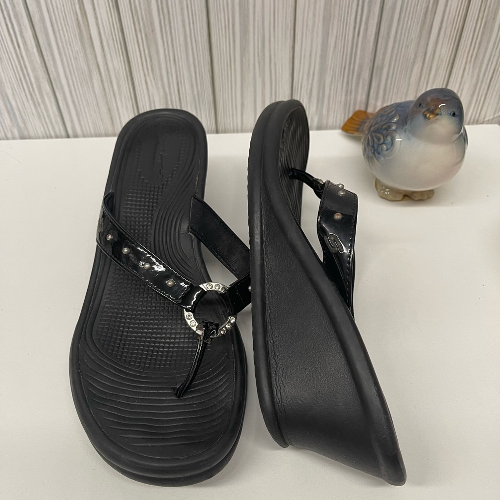 Women’s Sketchers Black Wedge Sandals Size 9. Cute details on shoes, see images. - Picture 5 of 5